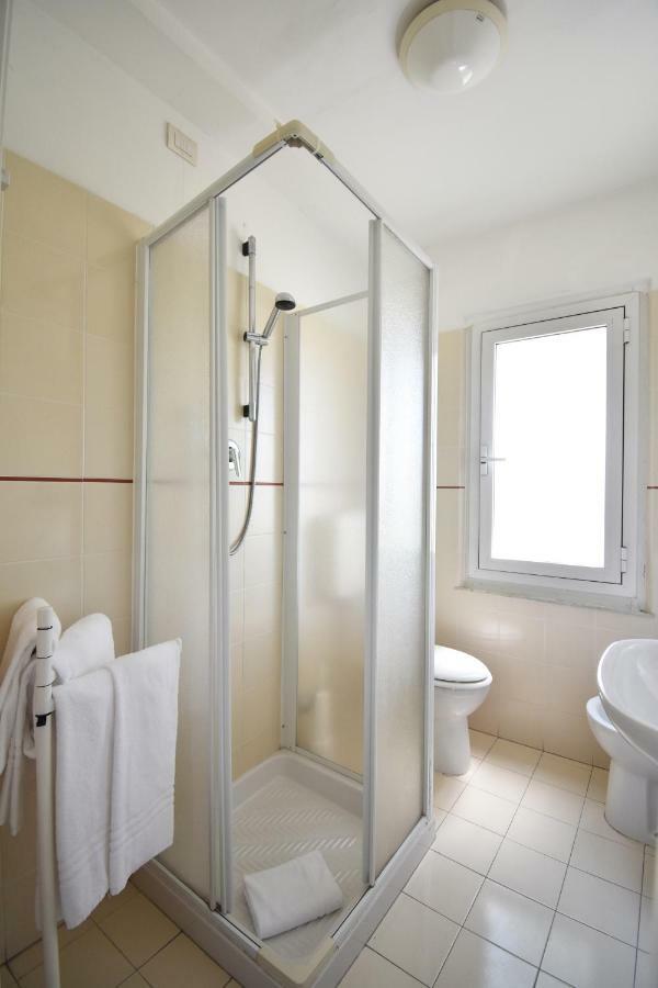 Hotel Villa Giada Marina di Massa Buitenkant foto